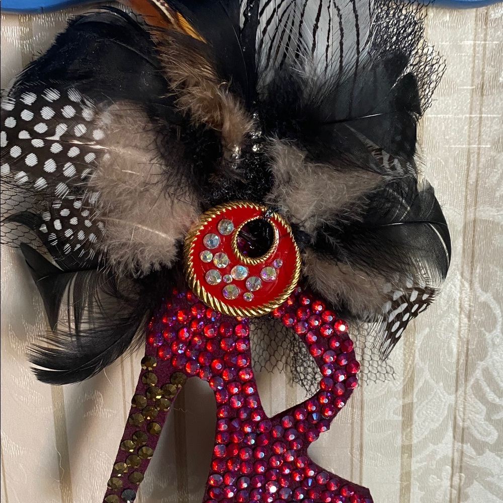 Rhinestone High Heel Feather Brooch - Red - Picture 2 of 4